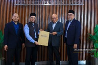 &quot;Dalam setiap helaian rekod ini, ada kisah perjuangan, dan harapan yang tidak boleh dilupakan - Tan Sri Dato&#039; Sri Haji Mohd Khamil Jamil, Pengurusi Lembaga Pengarah Universiti UiTM