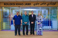 Pemikir Ekonomi dan Kewangan : YBhg Datuk Dr Md Hamzah Bin Md Kassim melawat Koleksi  Khas Jawi