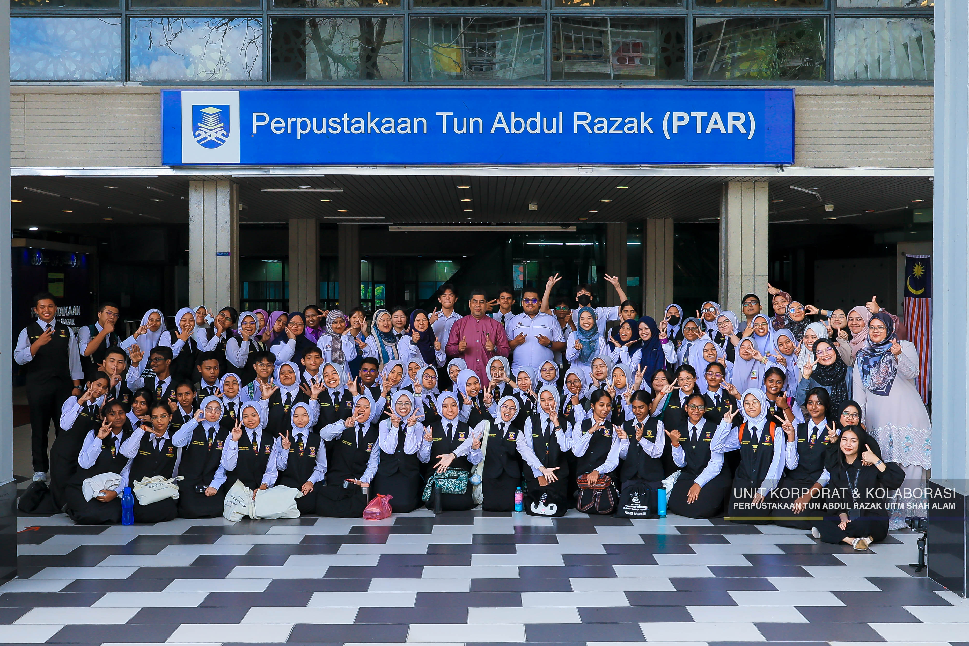 Students from SMK Kota Kemuning Gain Insight into Information Literacy at Library VisitStudents from SMK Kota Kemuning Gain Insight into Information Literacy at Library Visit