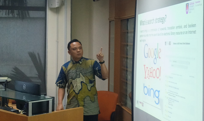 Kelas Literasi Maklumat Online Database For Literature