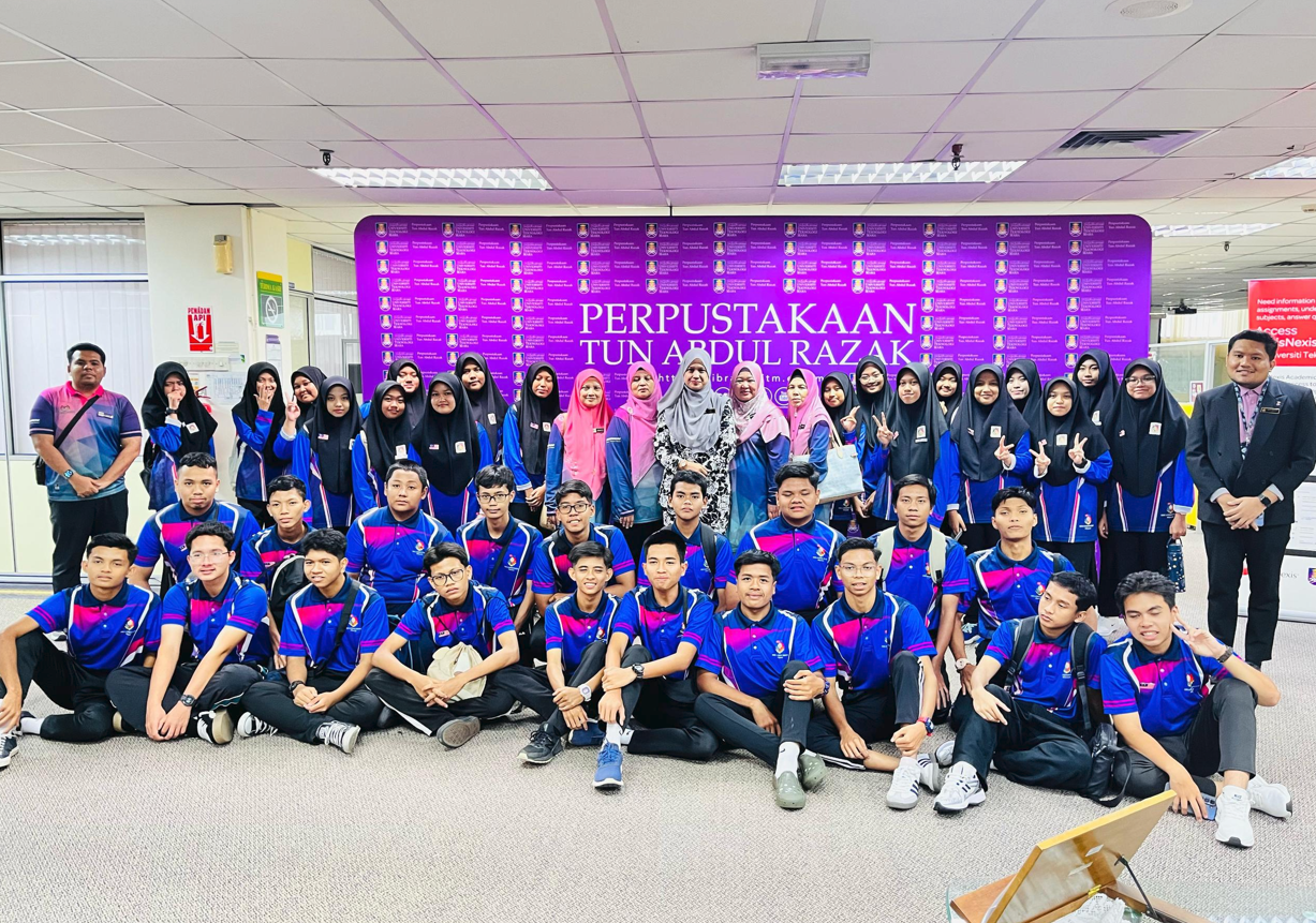 Lawatan Ilmiah SMK Lokman Hakim, Felda Loke Kheng, Kota Tinggi Johor Ke Perpustakaan Undang-Undang, UiTM Shah Alam