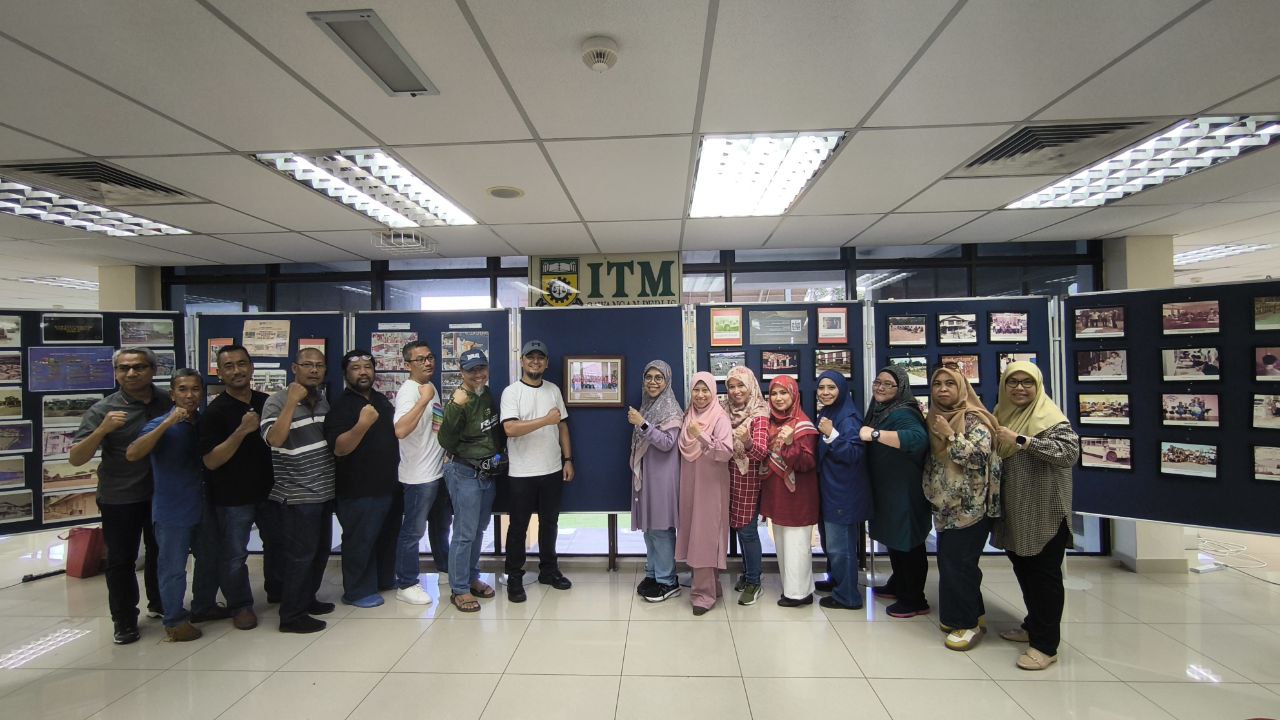 ACCOUNTING 2U HARUMANIS AA 2.0 & PENYERAHAN GAMBAR PROGRAM KEPADA PERPUSTAKAAN DATO’ JAAFAR HASSAN