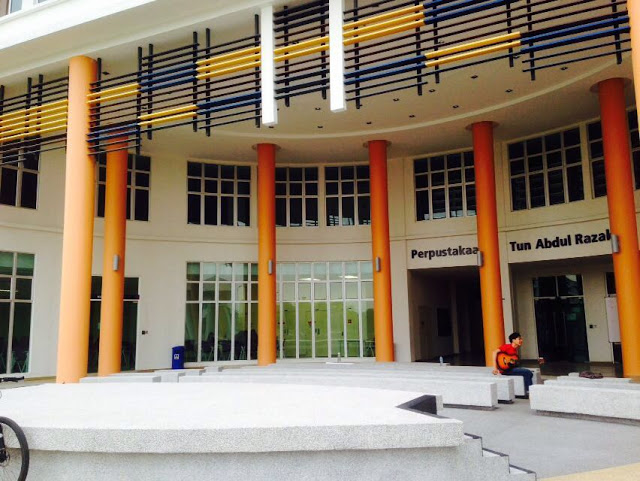 Perpustakaan UiTM Dengkil